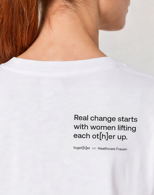 strong[h]er in healthcare – T-Shirt white