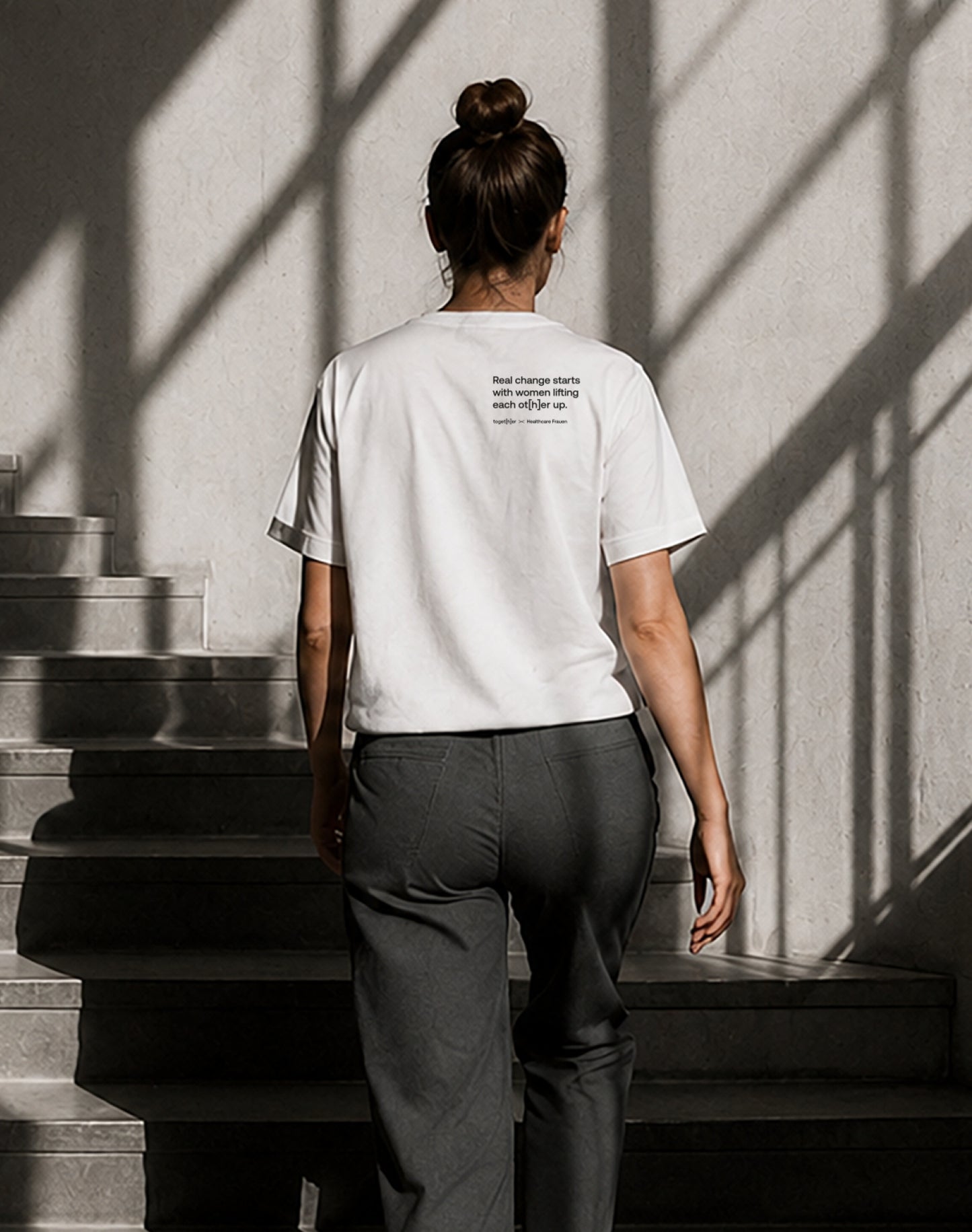 strong[h]er in healthcare – T-Shirt white