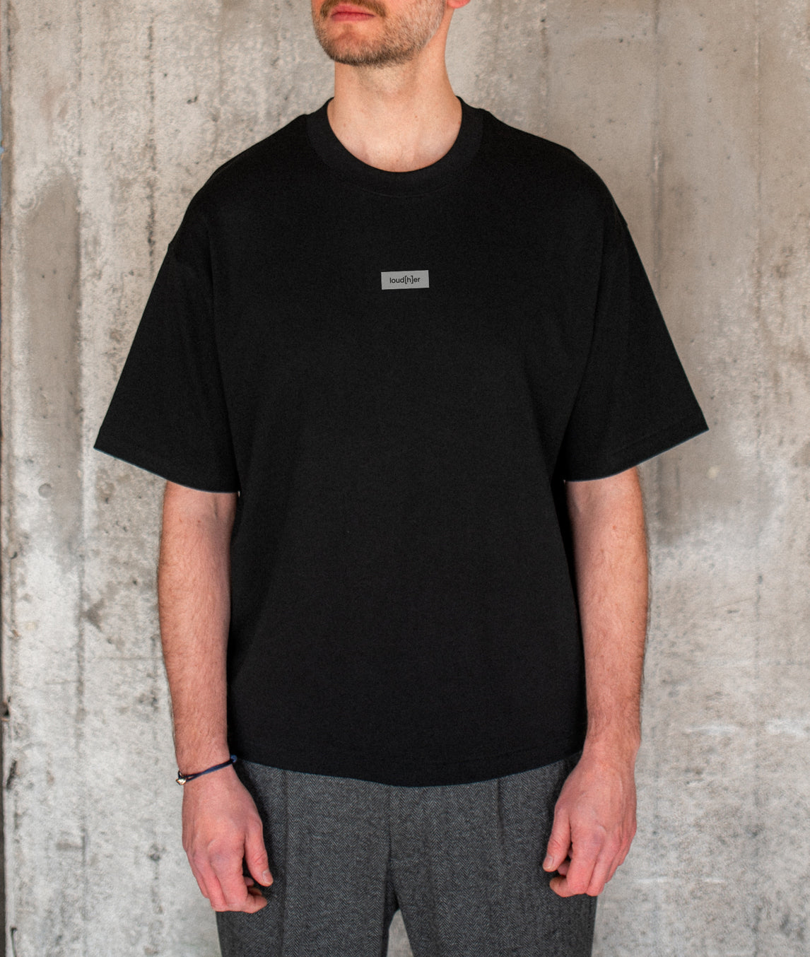 loud[h]er – T-Shirt black