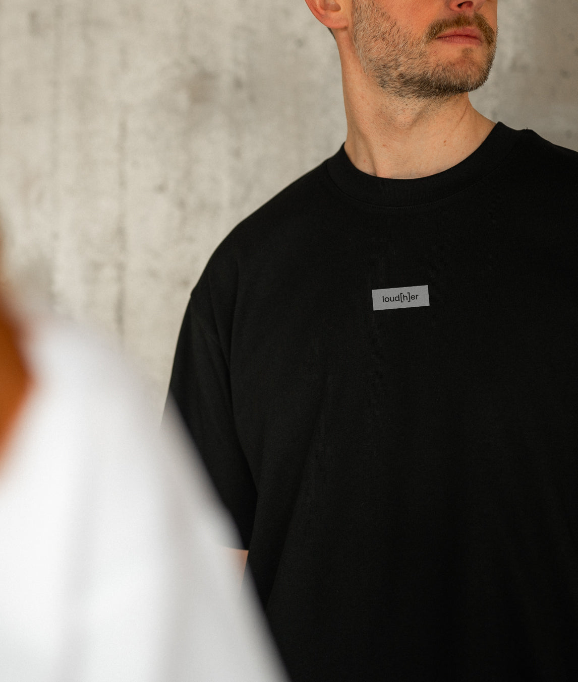 loud[h]er – T-Shirt black