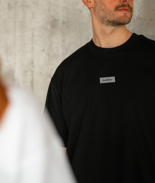loud[h]er – T-Shirt black